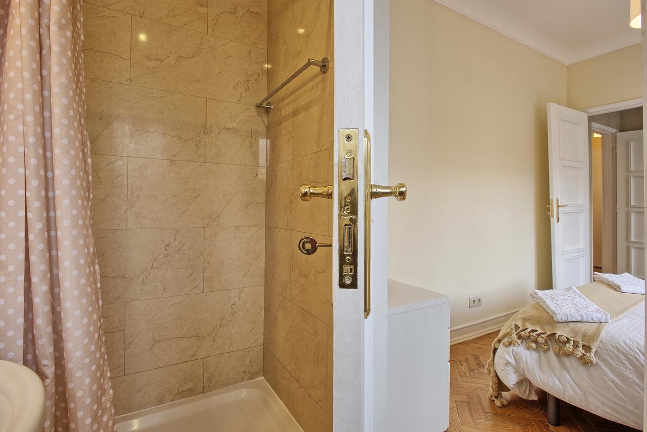 Almirante Floor / Almirante Reis Avenue * Lisboa